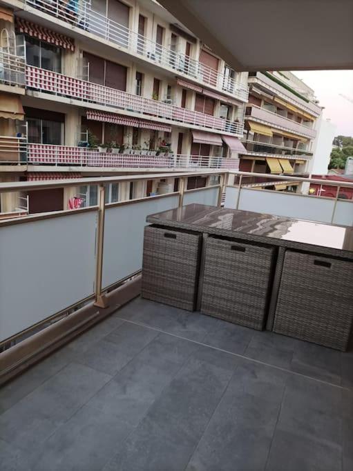 Emplacement De Premier Ordre En Bas Des Plages Et Des Commerces Juan-les-Pins Exteriér fotografie
